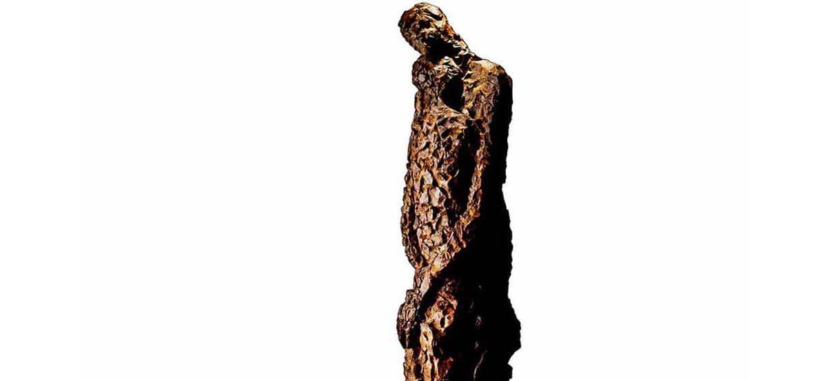 L’étreinte bronze sculpture de la sculpteure française Val – Valérie Goutard – avec Sculptureval