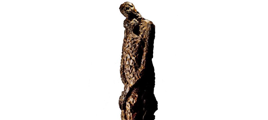 L’étreinte de la sculpteure française Val – Valérie Goutard – avec Sculptureval