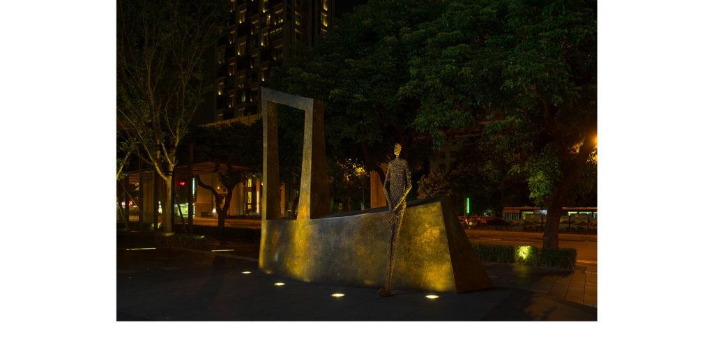 Waiting III de la sculpteure française Val – Valérie Goutard – avec Sculptureval à New Square à Taipei - Taiwan